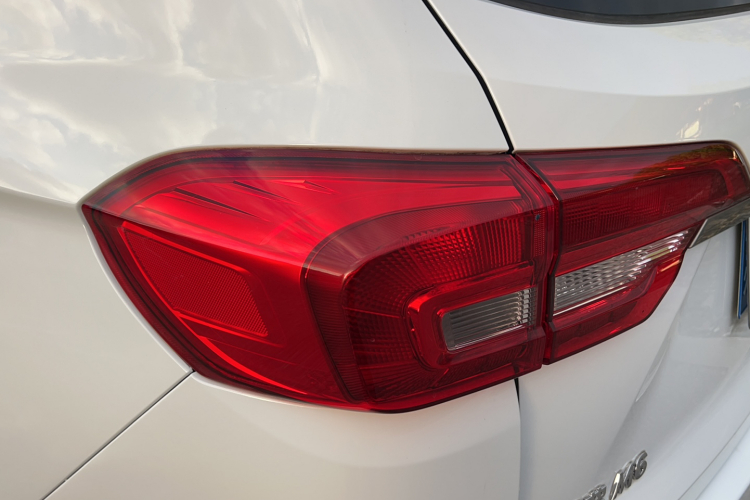 哈弗M6 2018款 改款 1.5T DCT两驱精英型车身外观6010