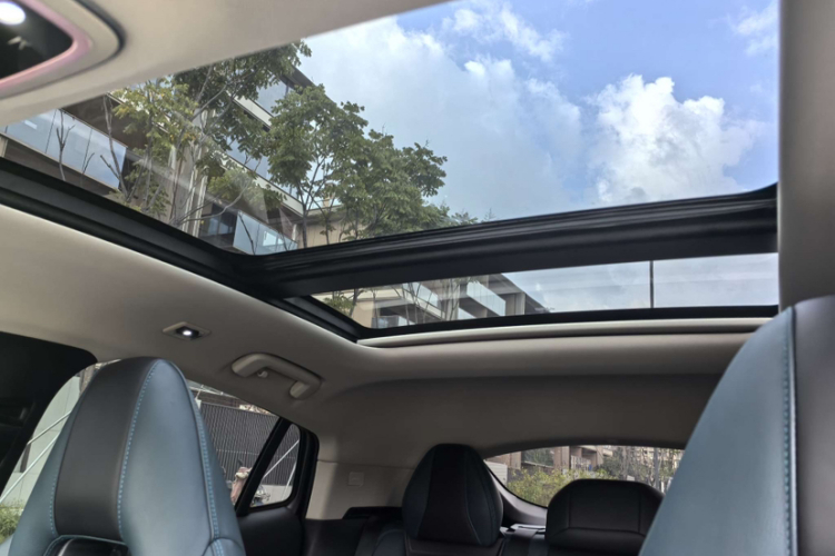 领克05 2022款 2.0TD 两驱耀Halo中控内饰7013