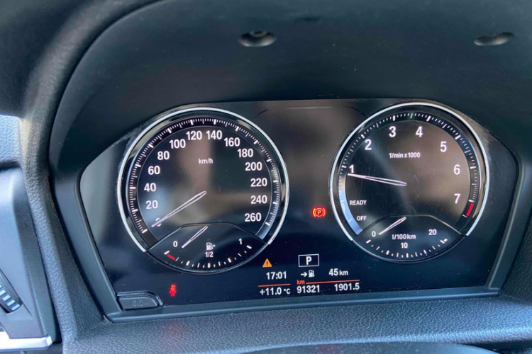 宝马2系旅行车 2018款 218i 领先型中控内饰15