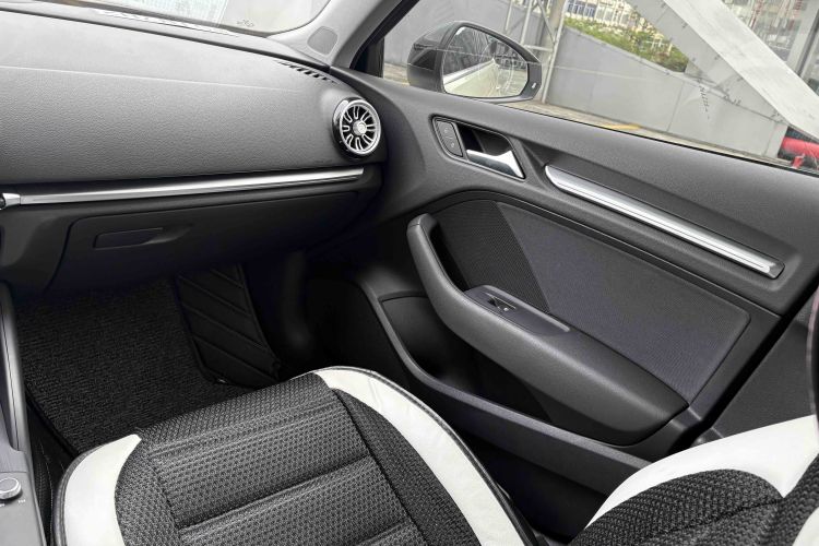 奥迪A3 2018款 30周年年型 Sportback 35 TFSI 进取型中控内饰7008