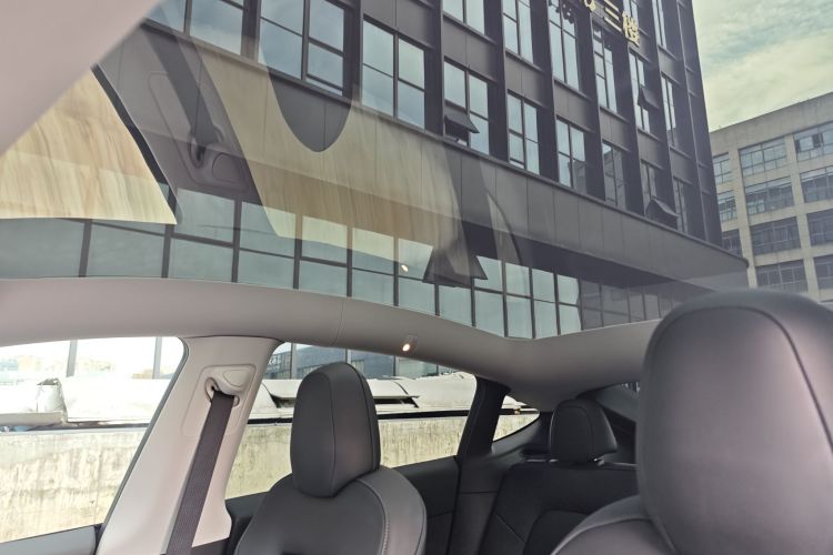 特斯拉 Model Y 2021款 标准续航后驱版局部细节22