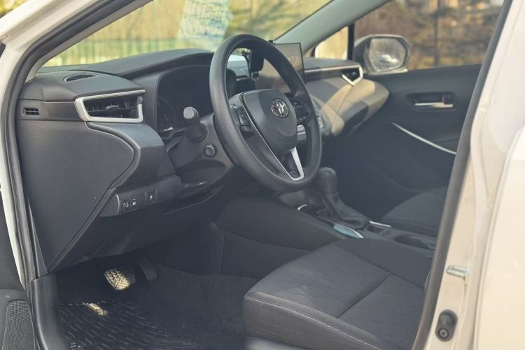 丰田 卡罗拉 2023款 1.8L 智能电混双擎 先锋版中控内饰7004