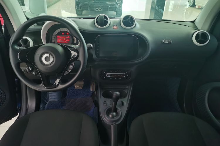 smart fortwo 2018款 1.0L 52千瓦硬顶灵动版 国V中控内饰7001
