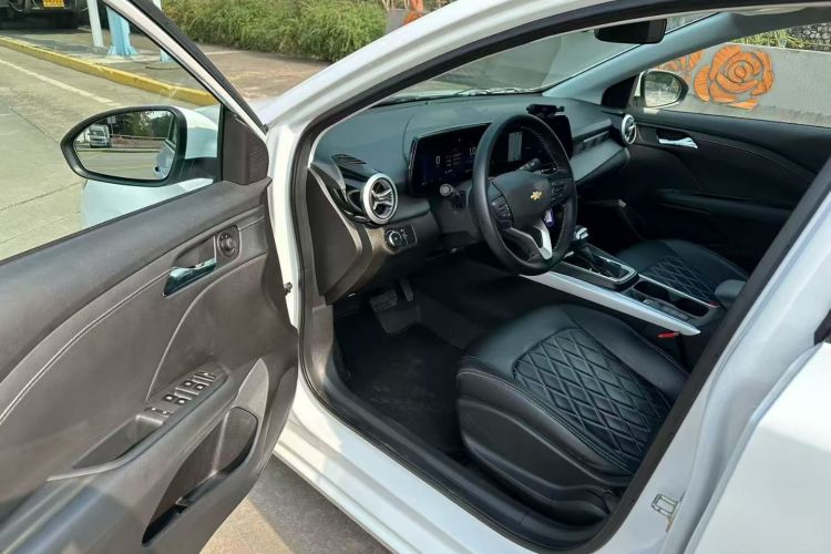 雪佛兰 科鲁泽 2023款 1.5L 双离合乐享版中控内饰7005