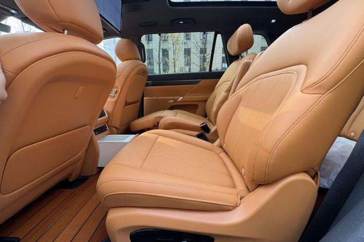 东风奕派 eπ008 2026款 六座纯电家享版中控内饰7003