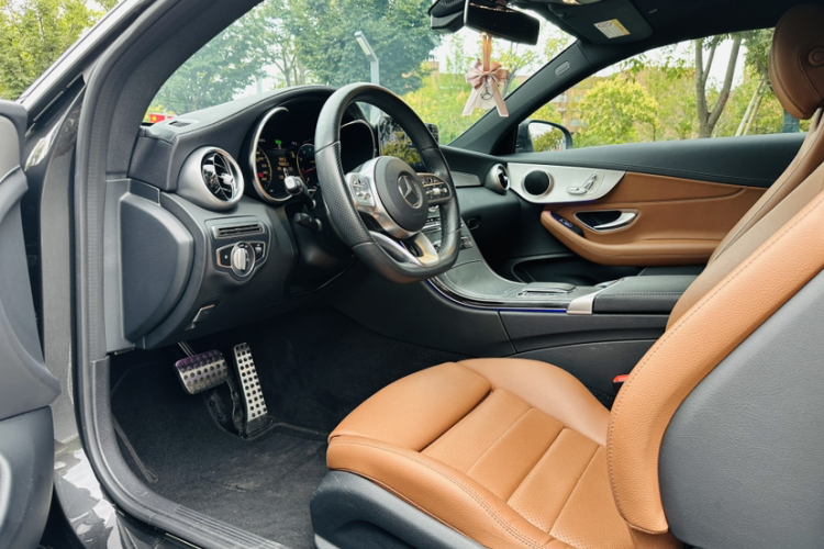 奔驰C级(进口) 2020款 C 260 轿跑车中控内饰7007