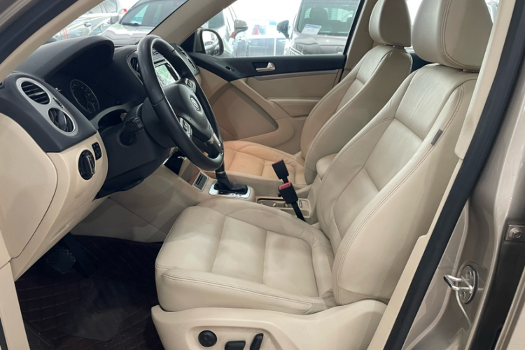 大众 途观 2015款 1.8TSI 自动两驱舒适版车身外观6006