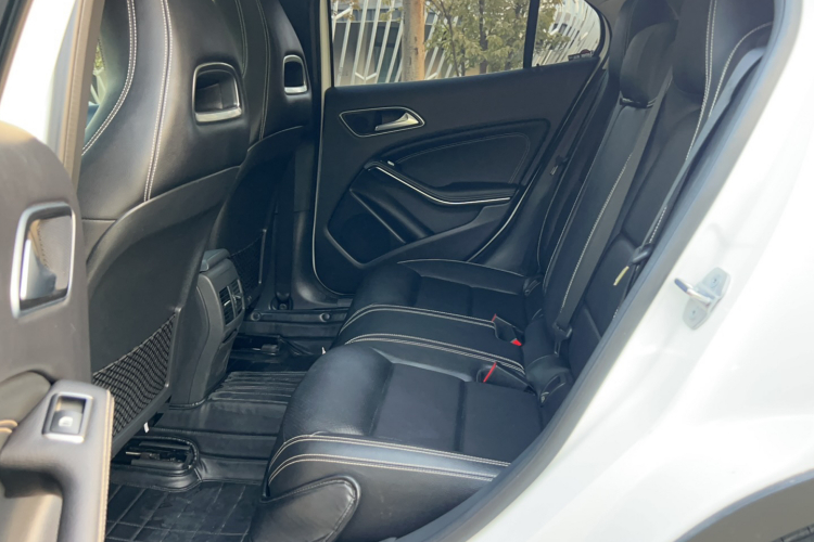 奔驰GLA 2018款 GLA 200 时尚型中控内饰7002