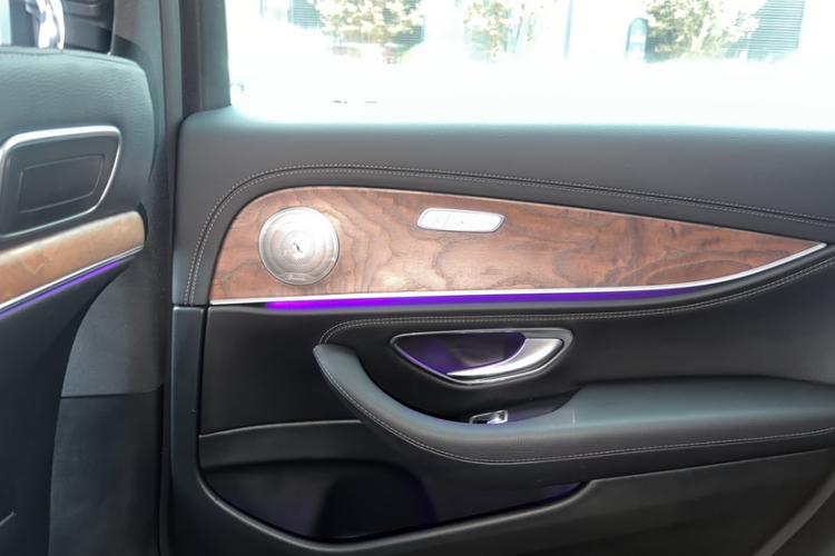 奔驰E级 2016款 E 300 L 时尚型中控内饰7003