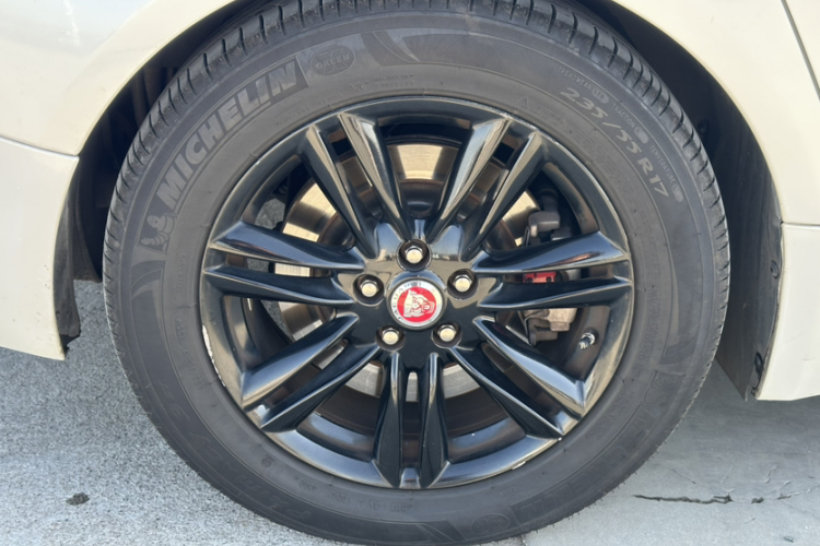 捷豹XF 2015款 XF 2.0T 风华版车身外观6005