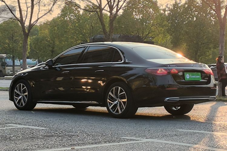 奔驰E级 2025款 E 300 L 时尚型车身外观6006