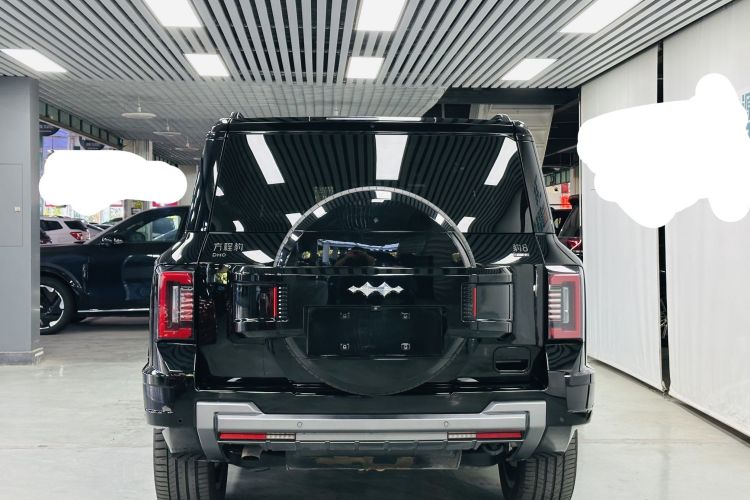 方程豹 豹8 2025款 智勇旗舰版 7座车身外观6006