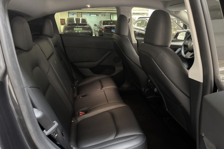 特斯拉 Model Y 2024款 长续航全轮驱动版中控内饰7005