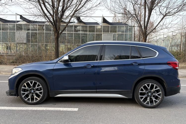 宝马X1 2021款 xDrive25Li 尊享型车身外观6002