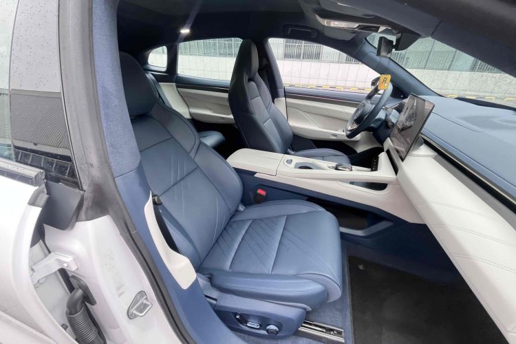 极氪001 2025款 WE版 100kWh 后驱中控内饰7012