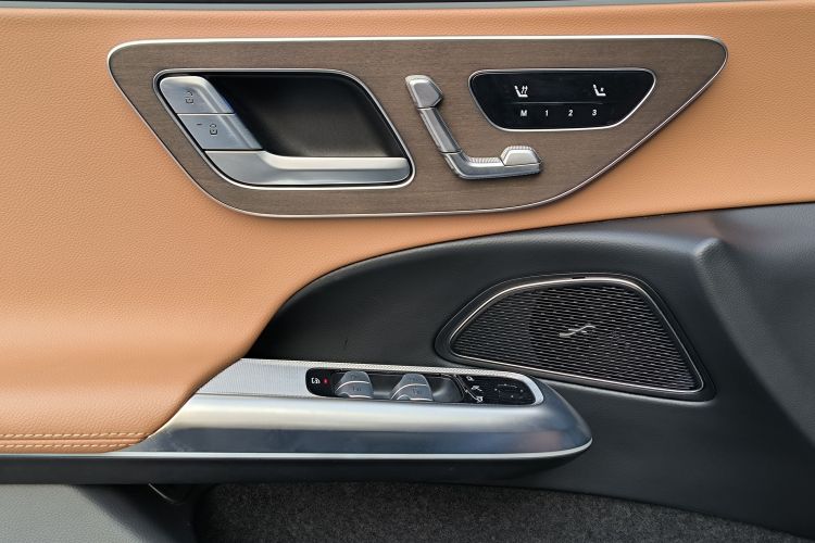 奔驰E级 2025款 E 300 L 时尚型局部细节9006