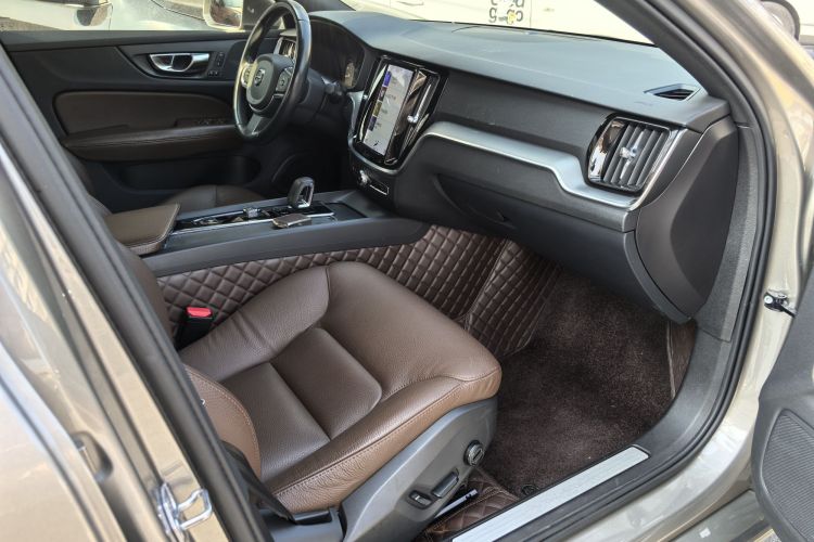 沃尔沃S60 2022款 B4 智逸豪华版中控内饰7005