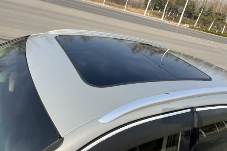 众泰SR7 2016款 1.5T CVT魔方之心版 国IV车身外观6007