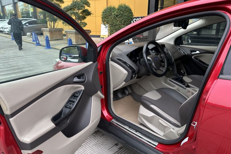 福特 福克斯 2012款 两厢 1.6L 手动风尚型中控内饰7002