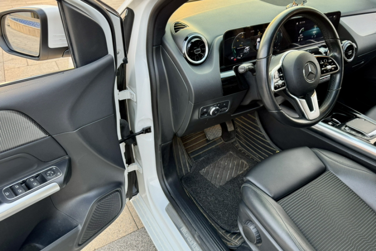 奔驰B级 2020款 B 180中控内饰7001