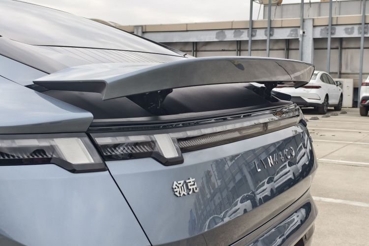 领克Z10 2024款 95kWh 806km后驱智驾Max中控内饰7015