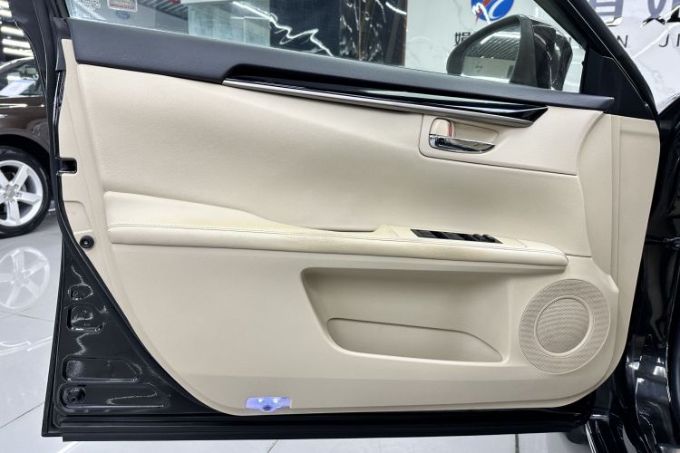 雷克萨斯ES 2013款 250 精英版中控内饰7010