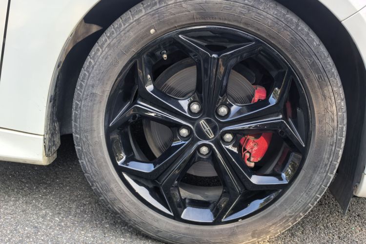 福特 福克斯 2012款 两厢 2.0L 自动豪华运动型车身外观6007