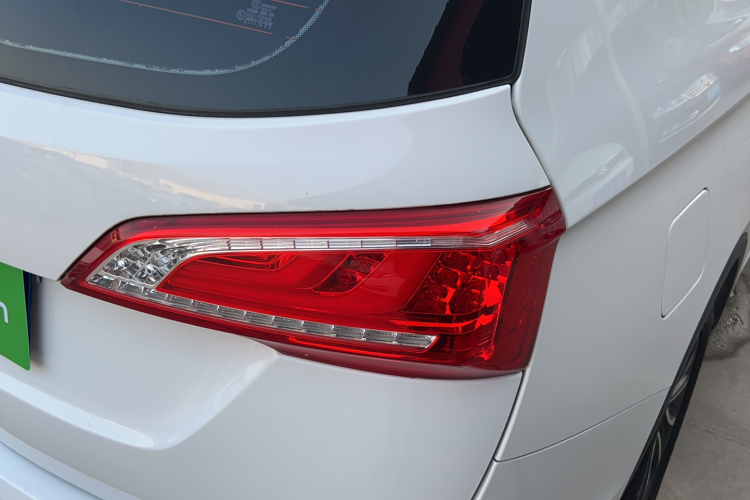 宝骏730 2017款 1.8L iAMT豪华型 7座车身外观6005