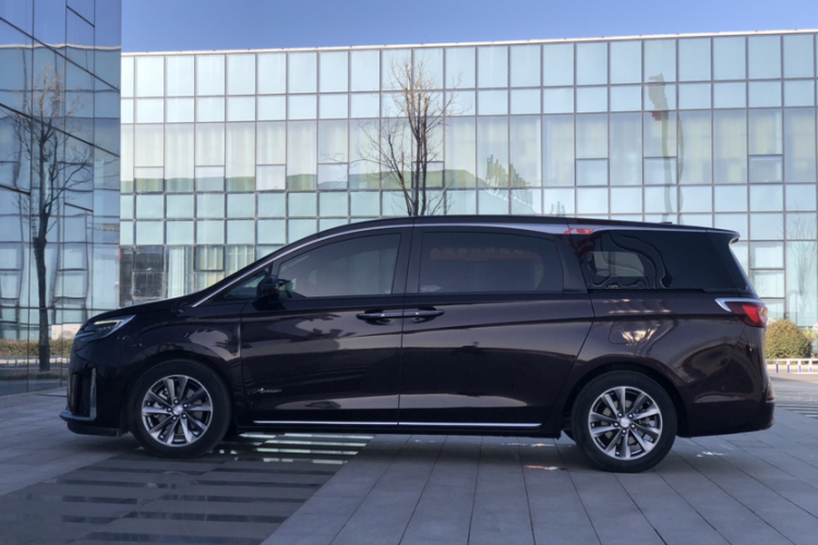 别克GL8 2023款 Avenir艾维亚 六座贤礼版车身外观6012