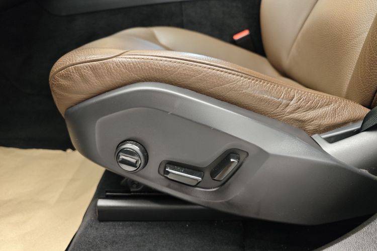 沃尔沃XC60 2022款 B5 四驱智逸豪华版中控内饰7011