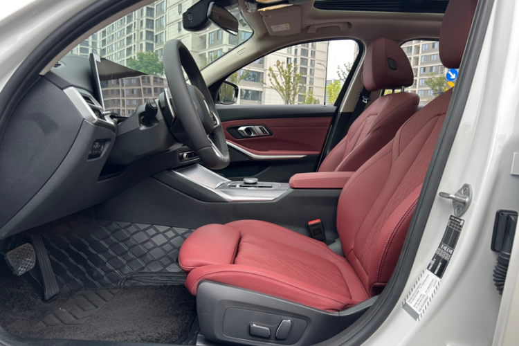 宝马3系 2025款 330Li M运动曜夜套装中控内饰7014