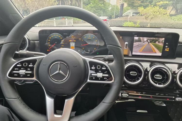 奔驰A级 2021款 A 200 L 运动轿车动感型中控内饰7002