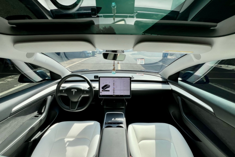 特斯拉 Model 3 2021款 标准续航后驱升级版 3D6中控内饰7003
