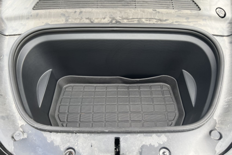 特斯拉 Model Y 2022款 长续航全轮驱动版局部细节24