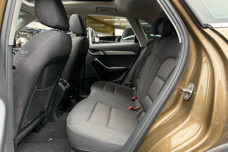 奥迪Q3 2015款 35 TFSI 百万纪念智领型中控内饰7003