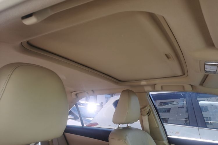 丰田 凯美瑞 2015款 2.0G 领先版中控内饰7006