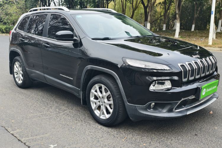 Jeep 自由光 2017款 2.0L 优越版车身外观6002