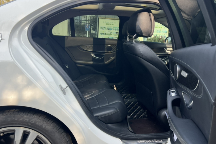 奔驰C级 2017款 C 200 L 运动版中控内饰7004