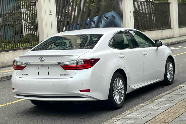 雷克萨斯ES 2015款 200 精英版车身外观6003