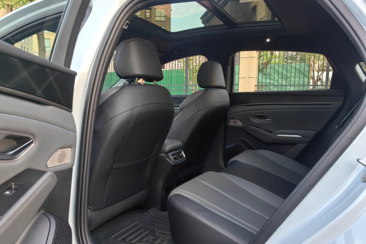 比亚迪 秦L 2025款 DM-i 智驾版 120KM超越型中控内饰7010