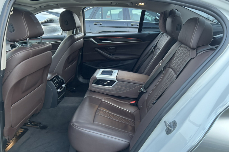 宝马5系新能源 2019款 530Le 豪华套装中控内饰7008