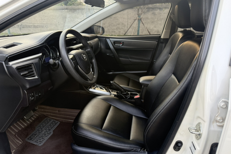 丰田 雷凌 2014款 1.6G CVT精英版中控内饰7001