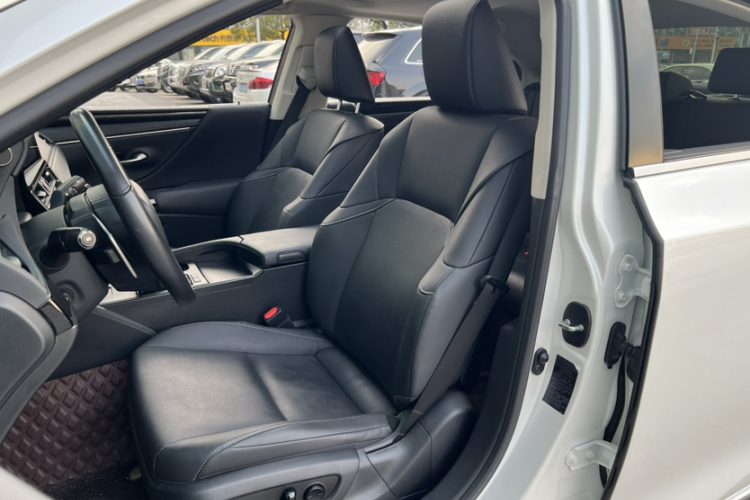 雷克萨斯ES 2022款 200 卓越版局部细节19