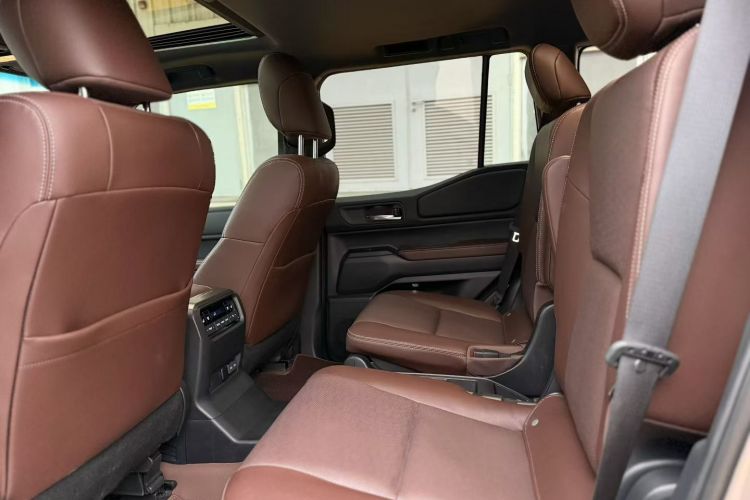 丰田 普拉多 2024款 2.4T 悍野WX版 6座中控内饰7004