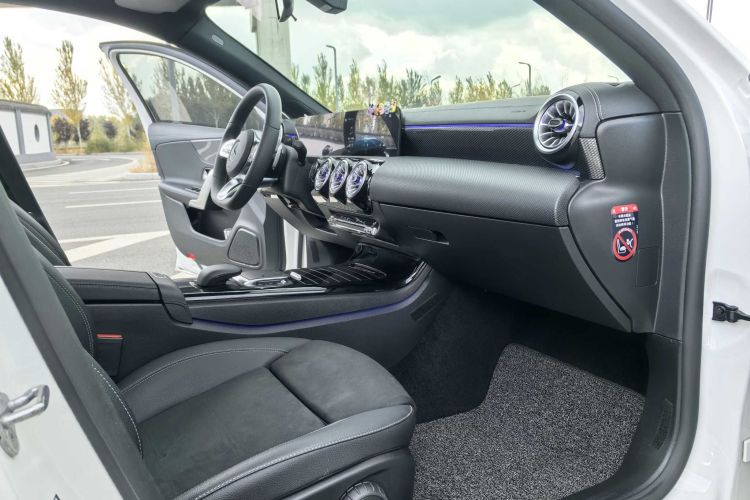 奔驰A级 2022款 改款二 A 200 L 运动轿车时尚型中控内饰7005