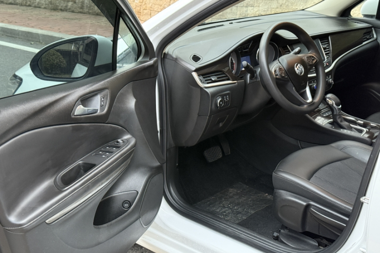 别克 威朗 2019款 三厢 20T 双离合领先型中控内饰7002