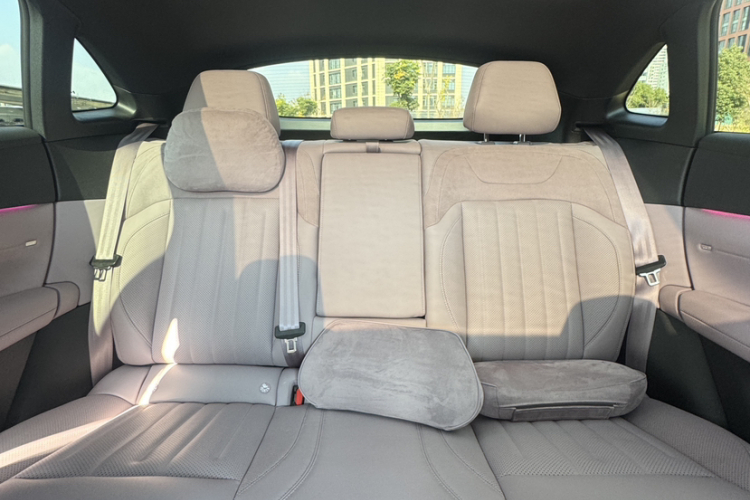 乐道L60 2024款 85kWh 后驱版中控内饰7005