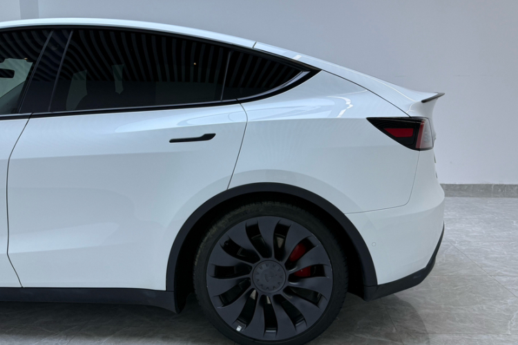 特斯拉 Model Y 2022款 Performance高性能全轮驱动版车身外观6005