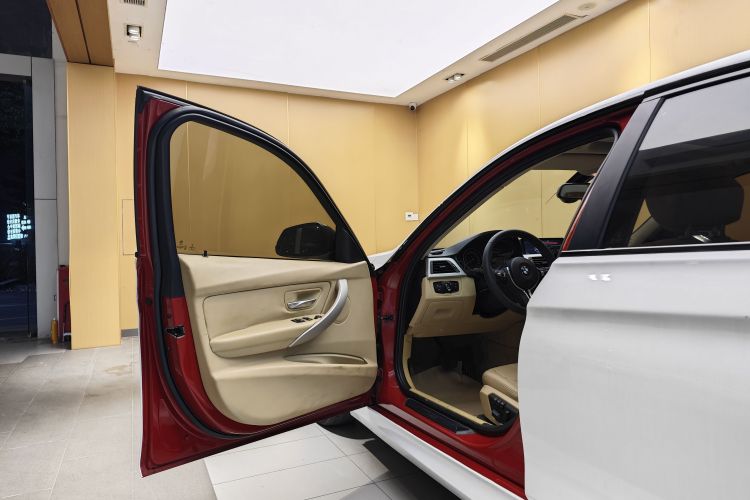 宝马3系 2015款 320i 超悦版时尚型车身外观6002