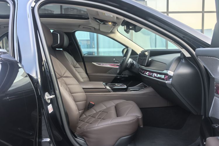 宝马7系 2023款 740Li 领先型 M运动套装中控内饰7008